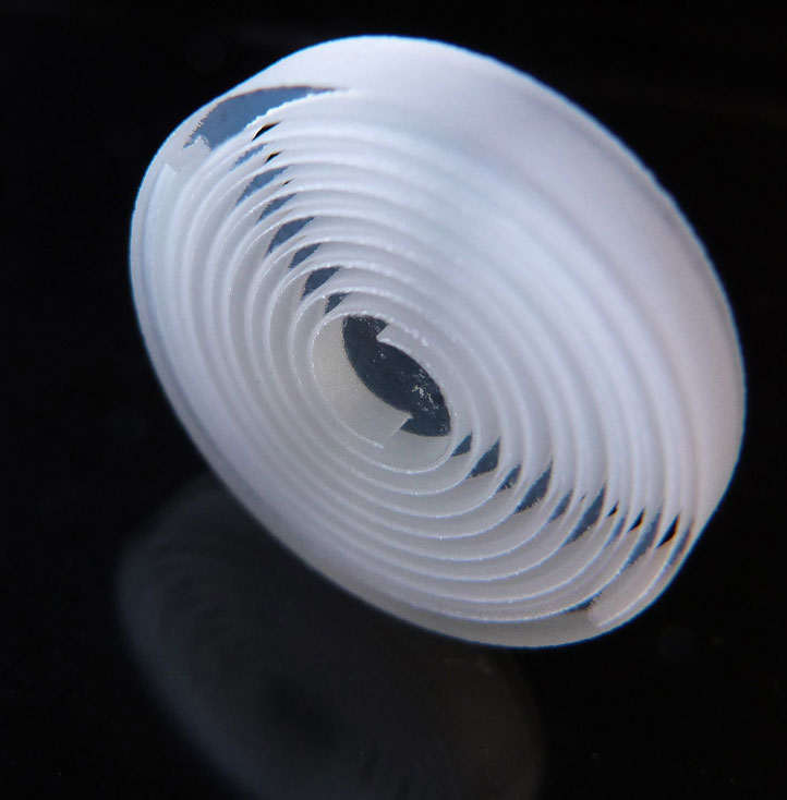 Découpe laser spirale en verre